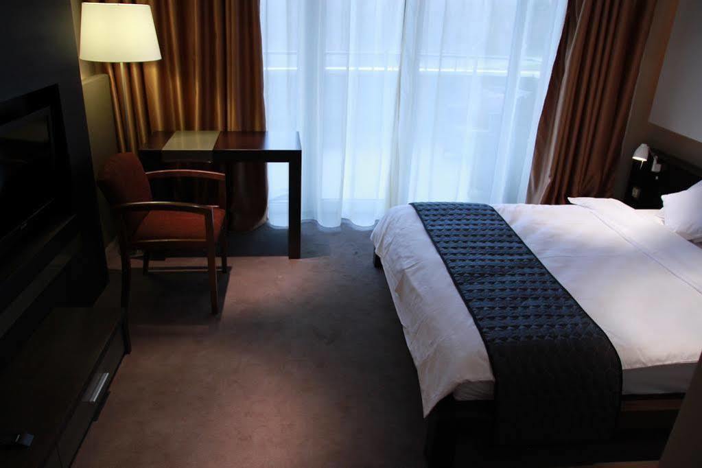 Hotel River Park Cluj-Napoca Exterior photo