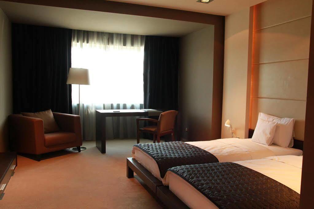 Hotel River Park Cluj-Napoca Exterior photo